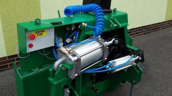 WINCH 7,5T erdészeti csörlő távevezérlővel