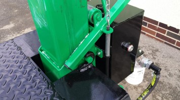 FAMILY 6 tonnás rönkhasító, 3kW-os villanymotorral, állítható rönkasztallal