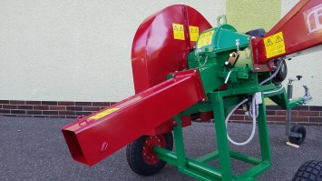 PIRANA csigás faaprító 14 LE motorral, 410x100 kerékkel (ST/SPA/02)